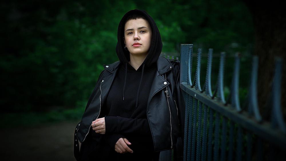 The Versatility of Hoodies in Fashion: From Street Style to High-End Sportswear