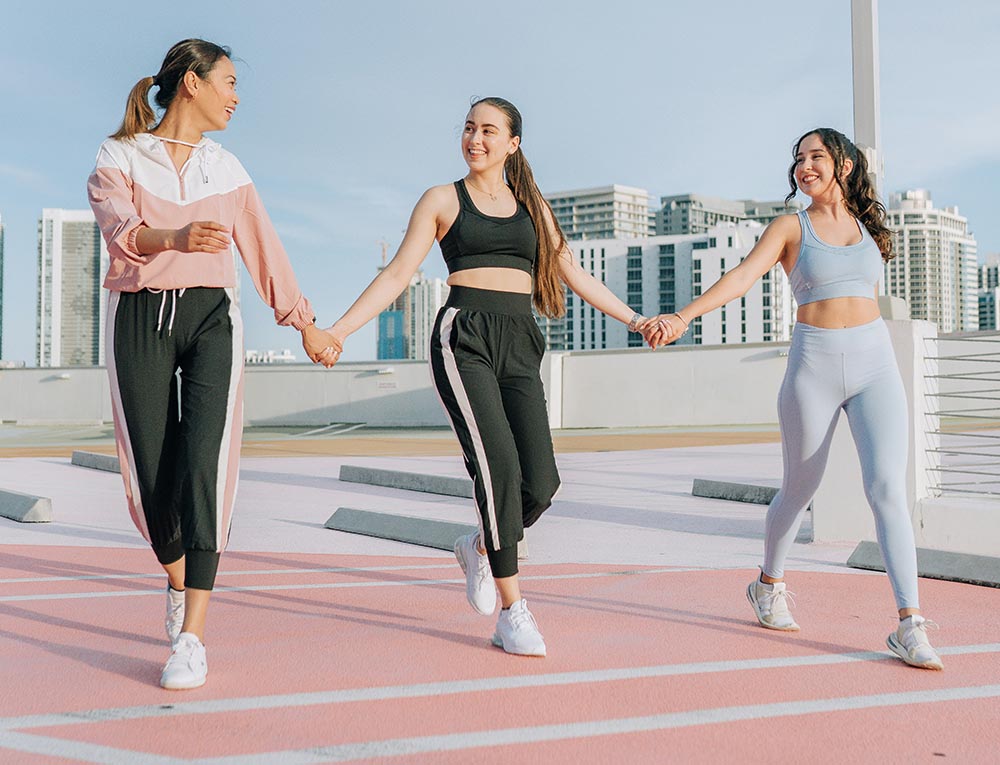 How to Style Activewear for Everyday Life: 10 Outfit Formulas That Work Beyond the Gym