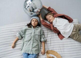 How to Choose Stylish and Safe Children’s Clothing (Expert Guide)