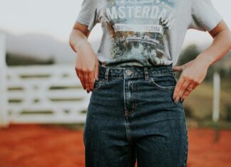 How to Make Jeans and a T-Shirt Look Stylish