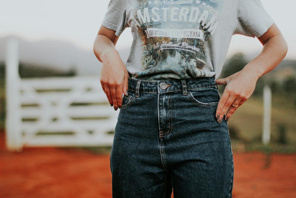 How to Make Jeans and a T-Shirt Look Stylish