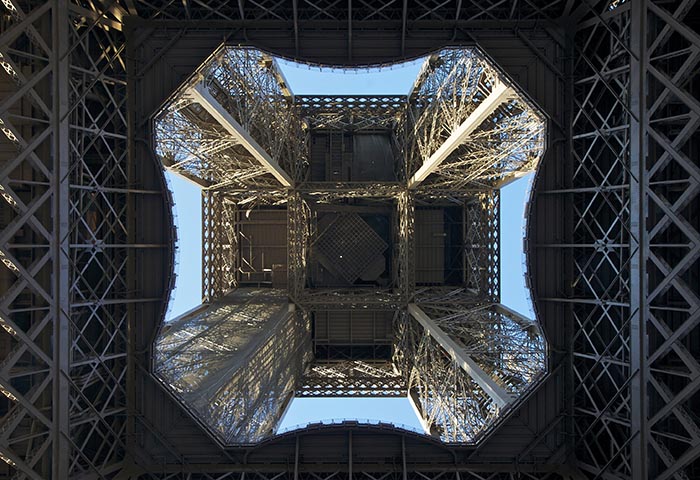 Sous_la_Tour_Eiffel_1 copy