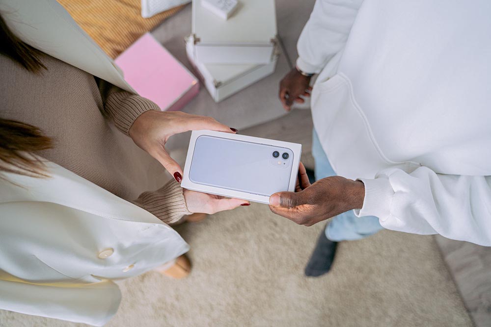 Best Tech Gifts for Girls Who Love Taking Photos in 2026: Ranked Picks for Sharper Phone Photos, Instant Prints, and Easy Carry