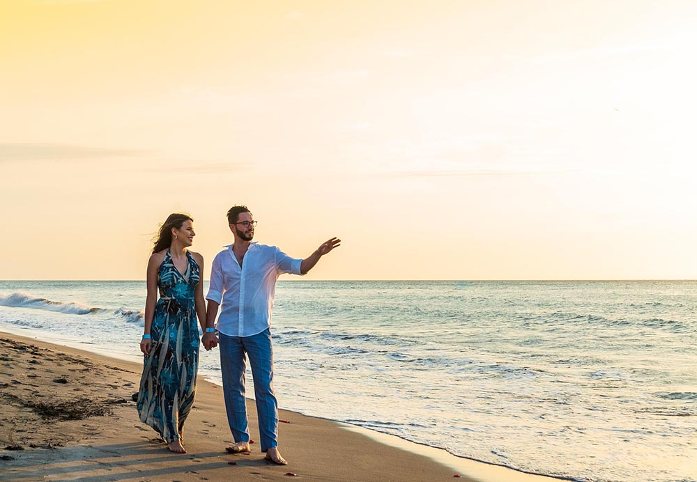 What to Wear for a Romantic Beach Dinner on Vacation