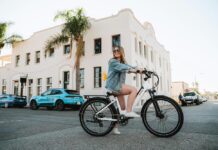 Blending Moped Convenience with E-Bike Sustainability
