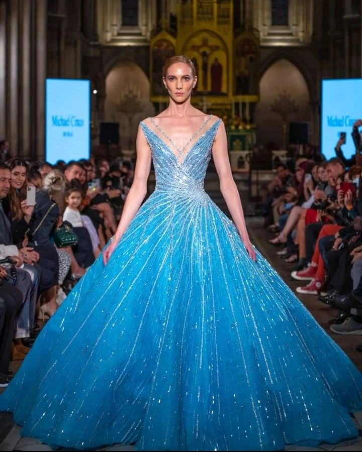 PARIS FASHION WEEK SHOW