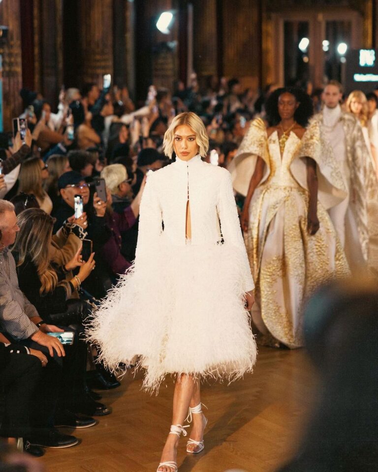 PARIS FASHION WEEK SHOW